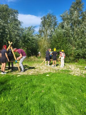 Expeditie Robinson teambuilding activiteiten toren katapult vuurproef